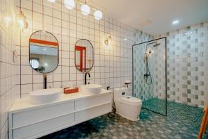 a bathroom with two sinks and a shower and a toilet at Baan Rai good view cafe&Resort in Mae Suai +60 photos