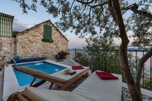 La alberca dentro o cerca de Apartment Villa Ivo - Makarska Exklusiv