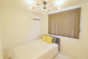 Postel nebo postele na pokoji v ubytování The No,10 Miyako Pool villa - Vacation STAY 66928v