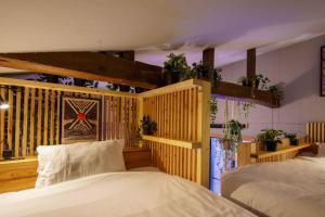 Giường trong phòng chung tại Hyuga Surf Camp 108 - Vacation STAY 87132v