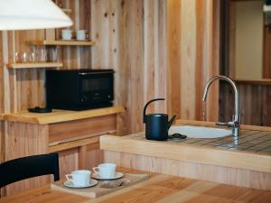 a kitchen with a sink and a microwave at Suikyoen - Vacation STAY 16642v in Kasumigaura