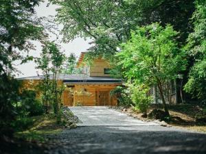 a house on a road in front of a house at Suigoen - Vacation STAY 60308v in Kasumigaura +12 photos