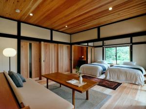 a bedroom with two beds and a table at Suigoen - Vacation STAY 60308v in Kasumigaura