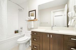 Ένα μπάνιο στο Lakefront Lux 2BR Unit +20 φωτογραφίες
