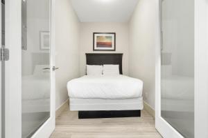 Galeriebild der Unterkunft Lakefront Lux 2BR Unit in Harrison Hot Springs + 20 Fotos