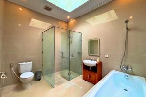 Ένα μπάνιο στο Amory Villa by AGATA - 3BR Villa with Private Pool