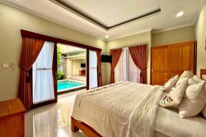 Ένα ή περισσότερα κρεβάτια σε δωμάτιο στο Amory Villa by AGATA - 3BR Villa with Private Pool