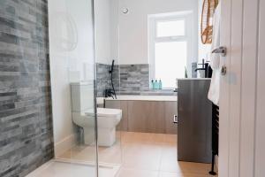a bathroom with a toilet and a sink at Above Rubies - Sawley Cottage, Canal, Cafes, Bars! in Skipton +64 photos