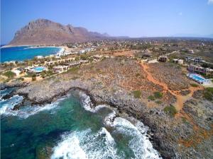 an aerial view of a beach and the ocean at Holiday Residence Rodanthi, Darmarochori in Darmarochori