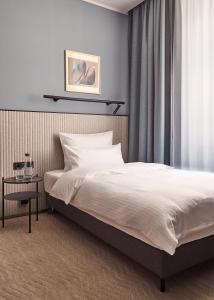 Ένα ή περισσότερα κρεβάτια σε δωμάτιο στο Wroclaw Hotel