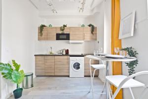 Kuchyň nebo kuchyňský kout v ubytování Pantheon Luxurious Studio Apartment-2P-Free Netflix