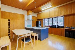 Η κουζίνα ή μικρή κουζίνα στο RYO - Hot Spring Villa - Zao Sansuien Gaia Resort - Vacation STAY 54060v