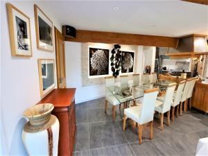 Φωτογραφία από το άλμπουμ του Luxurious villa with private spa near beach σε Lacanau