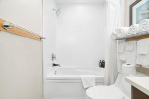 Afbeelding uit fotogalerij van 3BR Lakeside Retreat at Harrison in Harrison Hot Springs