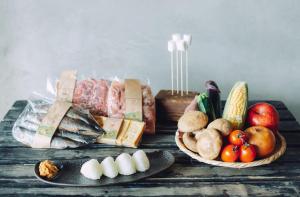 a table with two baskets of different types of food at glaminka KAMIKAWA - Vacation STAY 73980v in Kamikawa