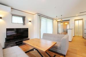 Μια τηλεόραση ή/και κέντρο ψυχαγωγίας στο Rental villa with open-air hot spring bath "Rioren - Vacation STAY 54190v