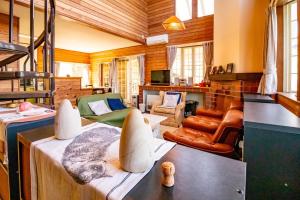 a room with a bed and a living room at Kattagun - House - Vacation STAY 17460 in To-katta