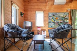 a living room with two chairs and a tv at Shibatagun - House - Vacation STAY 17461 in Aone