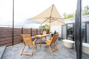 a patio with a table and chairs and an umbrella at AKESUKE - Vacation STAY 67241v in Minamiawaji