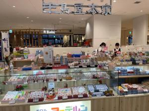 a store filled with lots of different types of food at Guesthouse EN - Vacation STAY 85401v in Kitakyushu