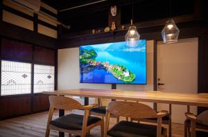a conference room with a table and a large screen at Okuaga Totonoi-no-Yado VILLA IGASHIMA - Vacation STAY 87919v in Aga