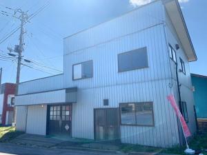 a white building with windows on the side of it at Tatu Stay&Bar - Vacation STAY 17780 in Shimanokoshi