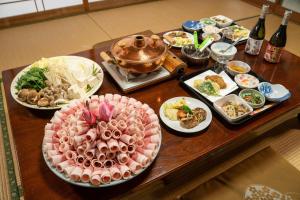 Đồ ăn tại/gần nhà khách