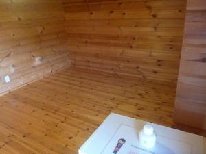 a room with wood floors and a box with a candle at Minakami Outdoor Log & Auto Campsite - Vacation STAY 34002v in Obinata