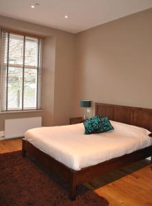 a bedroom with a bed with a pillow on it at Dreamhouse Apartments Glasgow West End in Glasgow