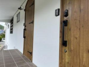 a pair of wooden doors in a room at Onomichi Villa Ayah - Vacation STAY 53618v in Onomichi +2 photos