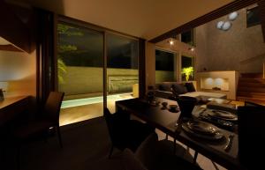 a room with a dining table and a living room at villa-rizo Yamada - Vacation STAY 47919v in Takayama