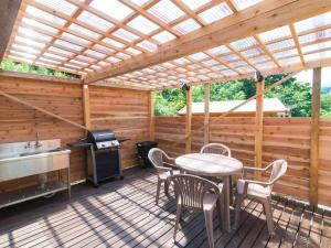 a wooden pergola with a table and chairs on a deck at dejavu - Vacation STAY 56317v in Manazuru