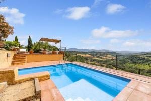 Bazén v ubytování Torre Del Melograno With Heated Pool nebo v jeho okolí