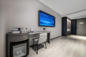 Μια τηλεόραση ή/και κέντρο ψυχαγωγίας στο Atour Light Hotel Chongqing Nanbin Road University of Commerce