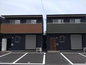 a parking lot in front of two buildings at Guesthouse Ogaki Kokone C, D - Vacation STAY 72653v in Ogaki