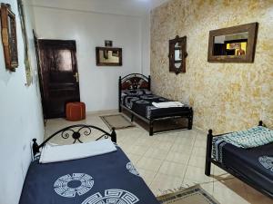 a room with two beds in a room at appartement a casablanca in Casablanca