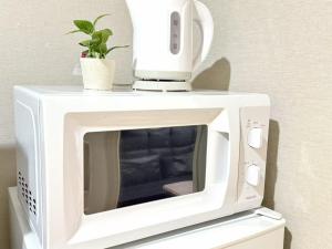 a microwave with a blender on top of it at 池袋 Energy CA0 a9 in Tokyo
