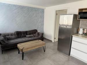 Η κουζίνα ή μικρή κουζίνα στο דירת אירוח שקטה וקומפקטית