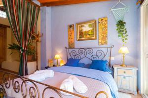 Ένα ή περισσότερα κρεβάτια σε δωμάτιο στο Can Lluna