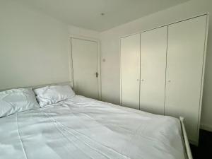 Gambar di galeri bagi Rutland Living di Northolt