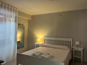 a bedroom with a bed with two towels on it at Mezze Lune in Braone