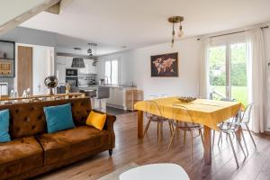 a living room with a couch and a table at 5 bedroom house near Disneyland Paris in Serris