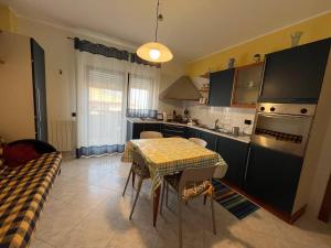 a kitchen with a table and chairs in a room at Appartamento Gemma D'oro in Castellammare del Golfo