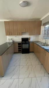 Η κουζίνα ή μικρή κουζίνα στο Terra Vista Apartments