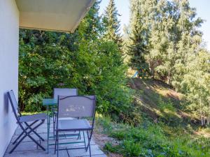 Κήπος έξω από το Apartment Beauregard by Interhome