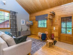 Χώρος καθιστικού στο Holiday Home Riekkola by Interhome