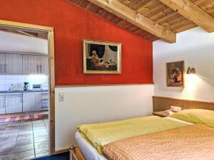 Ένα ή περισσότερα κρεβάτια σε δωμάτιο στο Apartment Am Weitfeld-3 by Interhome