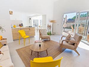 Χώρος καθιστικού στο Holiday Home Les Sables by Interhome