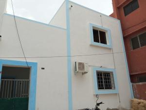 Budova, kde se penzion nachází + 1 fotografie