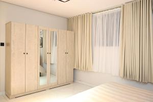 Gambar di galeri bagi Independent 1BR apartment private self entry di Riyadh